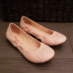 NWOT Ellen DeGeneres blush flats size 5